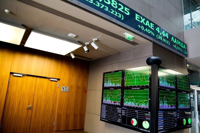 Σήμα κινδύνου από Moody’s και Fitch για την ελληνική οικονομία: «Στην επόμενη κρίση, το χρέος θα εκτοξευθεί σε δυσθεώρητα επίπεδα»